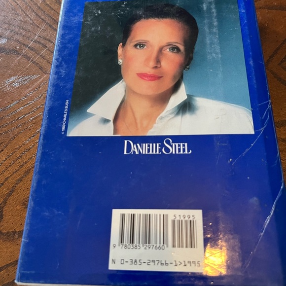 Danielle Steel hardcover books | set of 4 - Picture 9 of 15